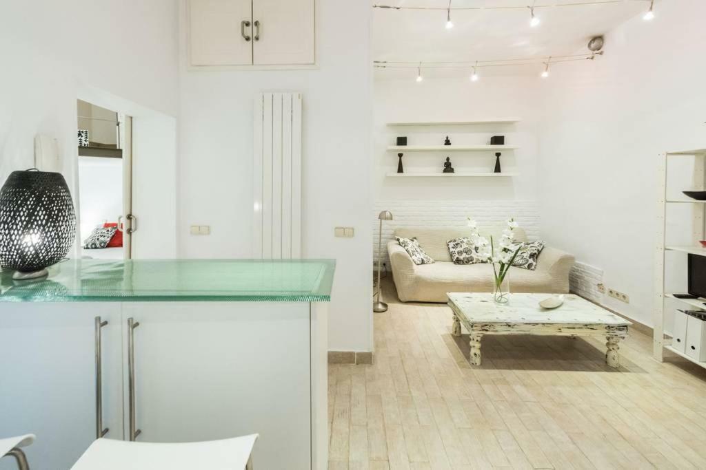 Stylish Loft At Chueca'S Heart Apartment มาดริด ภายนอก รูปภาพ
